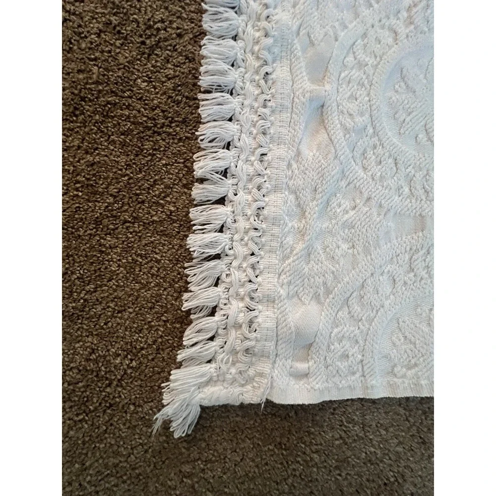 Vintage Cannon Matelasse Bedspread White Medallions Floral Fringe Twin